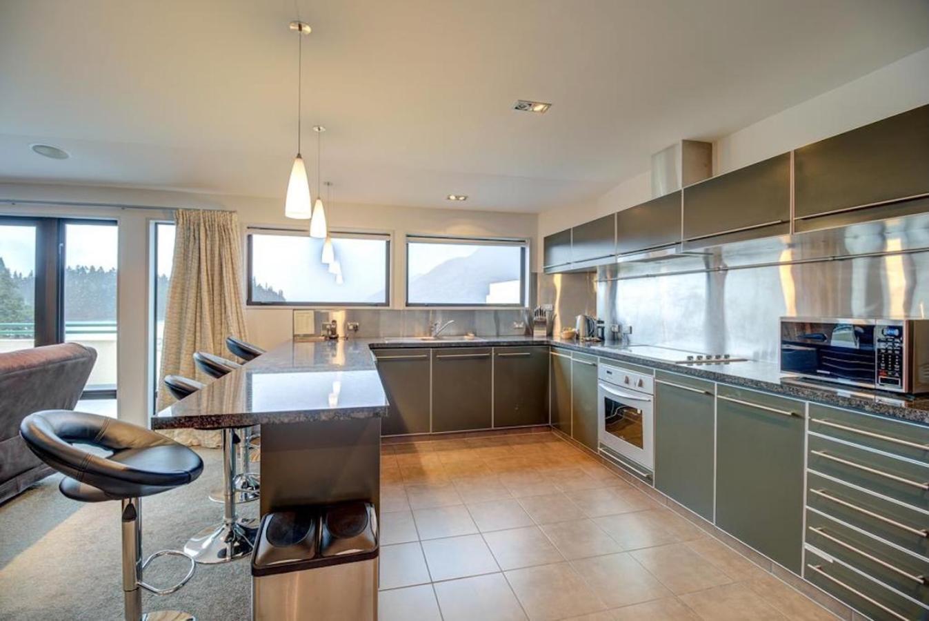 Lakefront Luxury Penthouse Central Куийнстаун Екстериор снимка